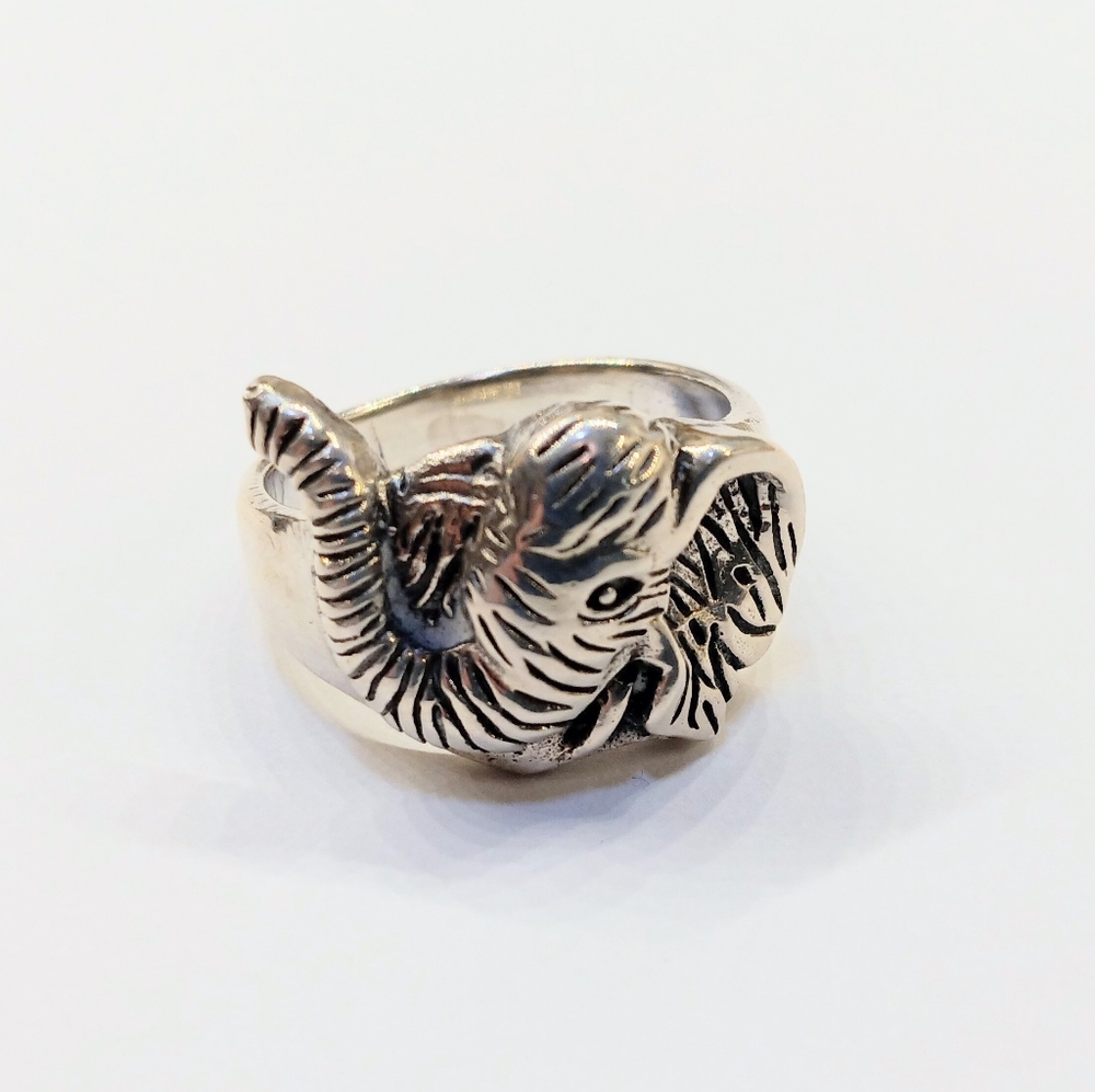 Sterling Silver Elephant Ring Size 8